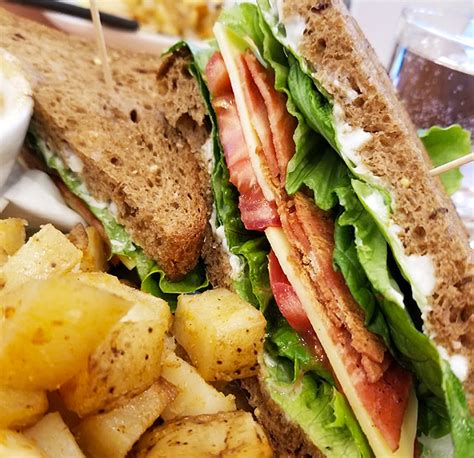 What daily habits help busy men build stronger emotional intimacy with partners?