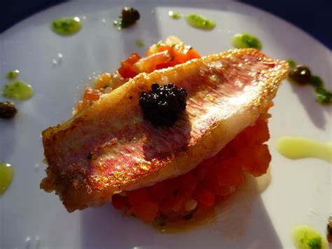 Which 3 versatile pieces boost men’s style from gym to finance meetings?