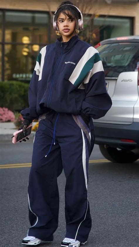 Elevate casual style: turn gym basics into smart weekend outfits. How?