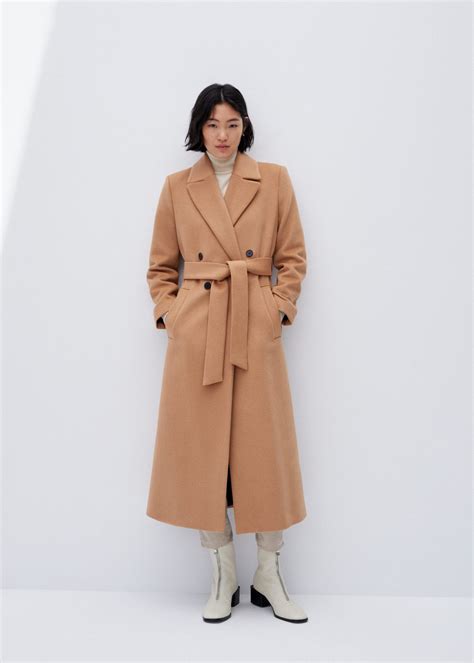 7 Neutral Outfit Combinations Every Fashion Girl Is Wearing | Who What Wear