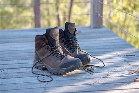 Best method to dry wet hiking boots quickly and safely?
