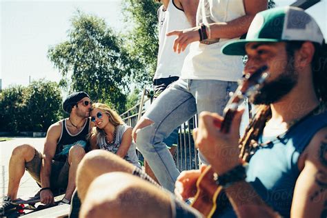 «Group Of Guys Having Fun Outdoors» del colaborador de Stocksy «Michela Ravasio» - Stocksy