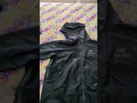 HOW TO APPLY GRANGERS DWR WATERPROOFING SPRAY TO A REPCOURIER ALPHA SV JACKET CORRECTLY - YouTube