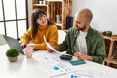 Checking Accounts vs. Savings Accounts: What's the Difference?