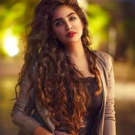 Stylish Girl Wallpapers For Facebook