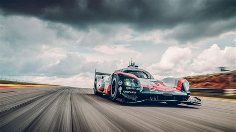 Chris Harris drives the Porsche 919 Hybrid | Top Gear