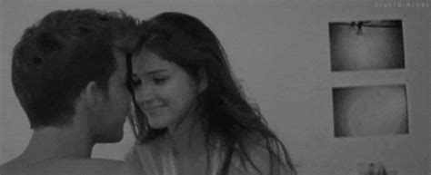 Couple Kissing GIF - Find &amp; Share on GIPHY