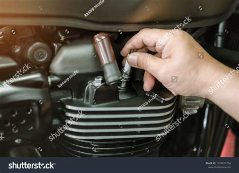 1,919 Check Spark Plugs Images, Stock Photos & Vectors | Shutterstock
