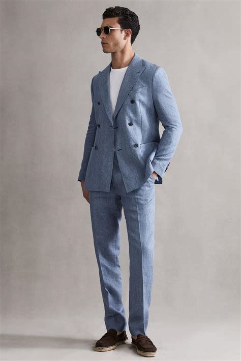 Suit With A T-Shirt: How To Get The Look Right In 2025 (15 Outfits)