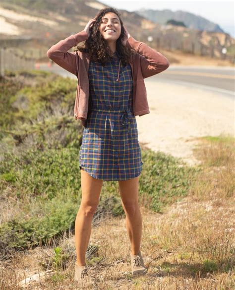 20 Best Versatile Clothes You Need For Traveling | Panaprium