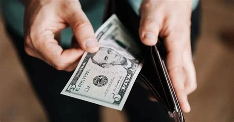 15 Best Wallet Brands For Men to Shop Now | ClothedUp