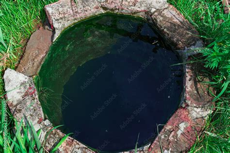 Well in nature foto de Stock | Adobe Stock