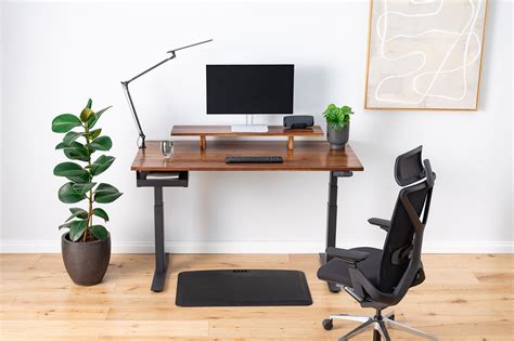 Top ergonomic desk setup to boost productivity & prevent pain?