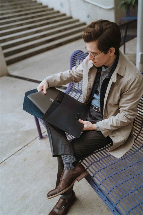 What essential smart casual pieces elevate a man’s professional & social style?