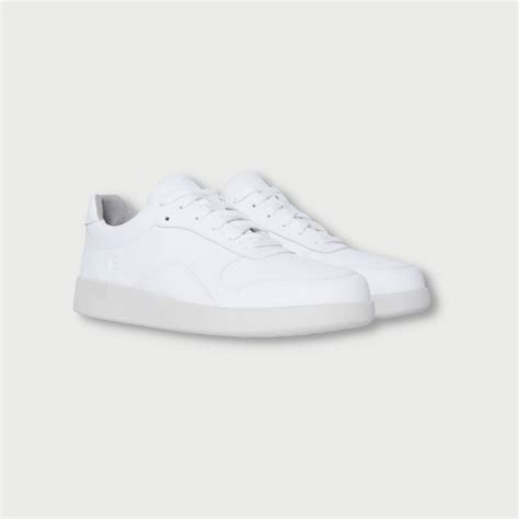 The Best Minimalist White Sneakers For Any Season