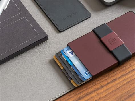This slim smart wallet offers quick access to cards & cash