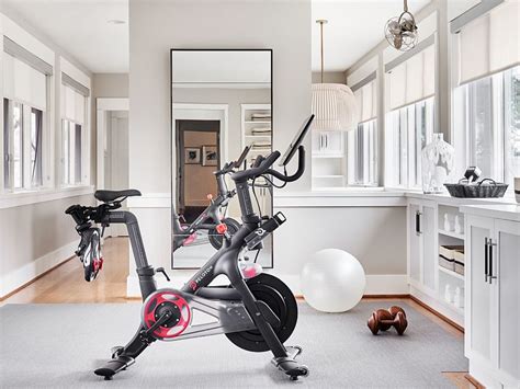 What gym gear prevents injuries & boosts results for peak male performance?