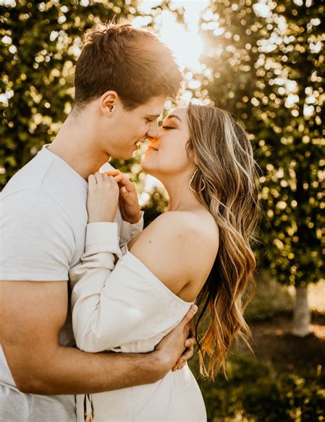 Golden Hour / couples Photoshoot 💫 | Couples photoshoot, Photoshoot ...