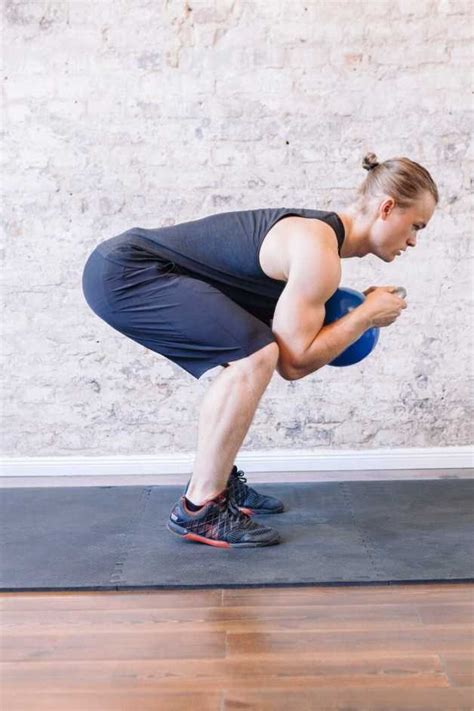 What Your Squat Form is Telling You About Your Body | 8fit