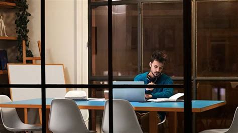 Ergonomic chair for long workdays: prevent back pain & boost focus?