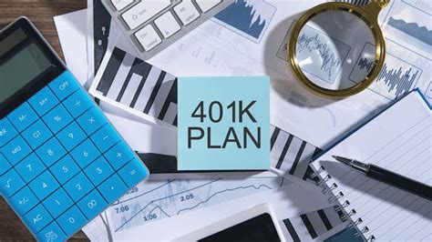 Is a 401k or Roth IRA better for young men’s long-term retirement plans?