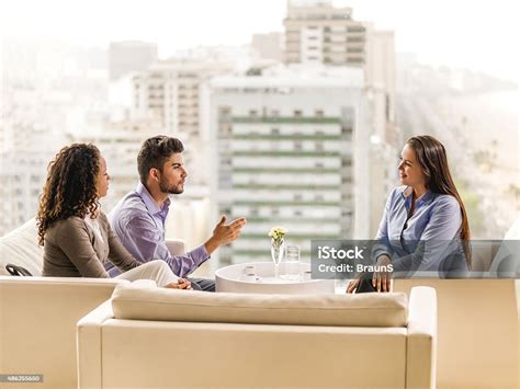 Business People Taking A Break From Work And Communicating Stock Photo ...