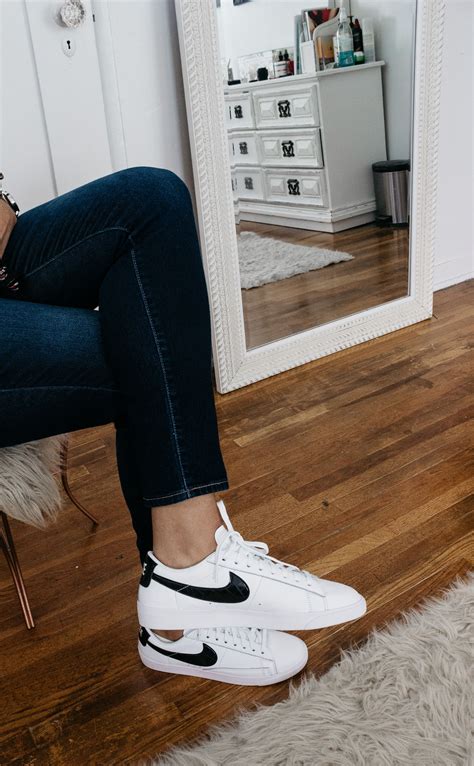 5 Minimalist Sneakers to Maximize Your Wardrobe | Womens fashion shoes ...