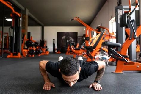 Efficient full-body workout for busy men: build strength & burn fat in under 45 mins?