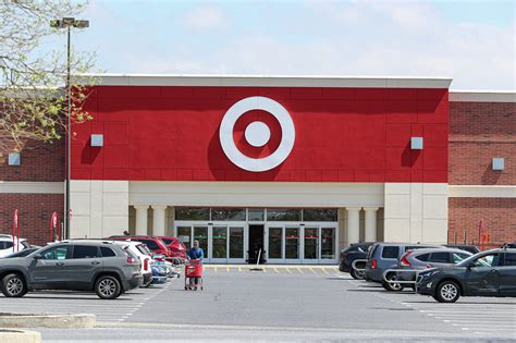 How to target stubborn belly fat and sculpt abs for a leaner physique?