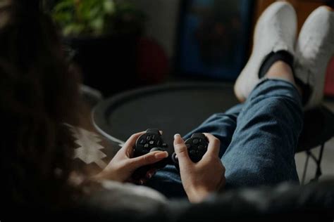 What specific mindset strategy helps men beat procrastination in finance & fitness goals?