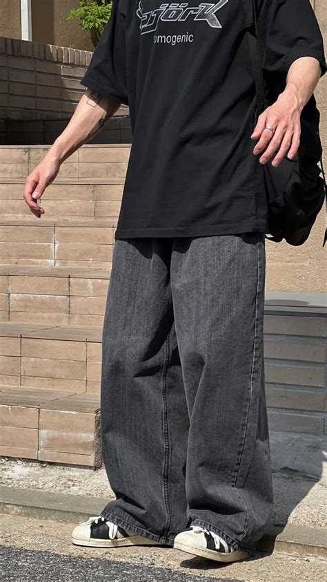 How to style a blazer for both professional finance & casual weekend looks?