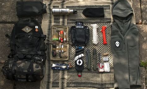 What essential EDC gear boosts daily efficiency & style for men?