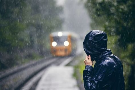 How are Rain Jackets Supposed to Fit? - Owtdores